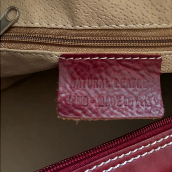 Luxurious Red Leather Travel Bag - Picture 3 of 14